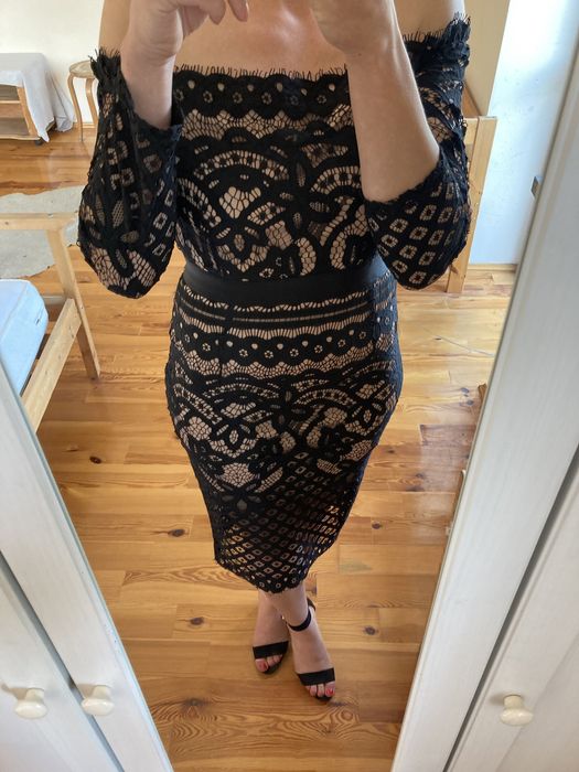 Elegancka koronkowa sukienka