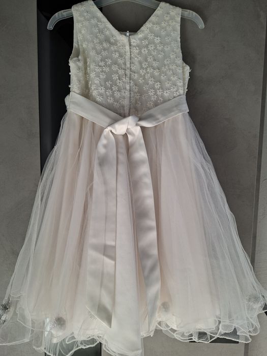 Biała tiulowa sukienka z pomponami r.128
