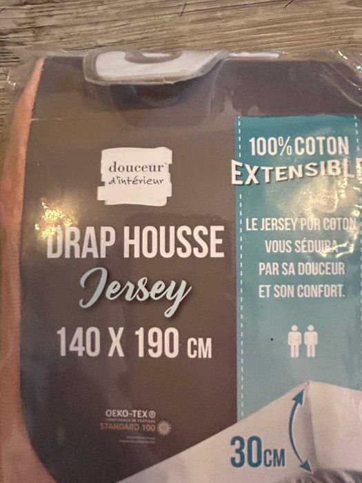 Новая простыня на резинке 140*190 100% коттон