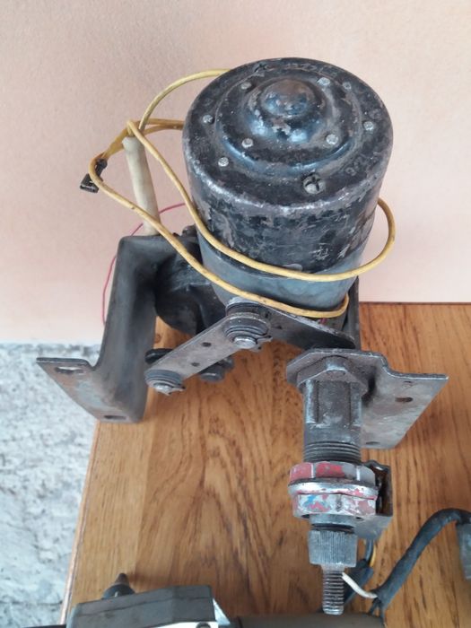 Моторедуктор склоочисника автобуса ЛАЗ і не тільки.