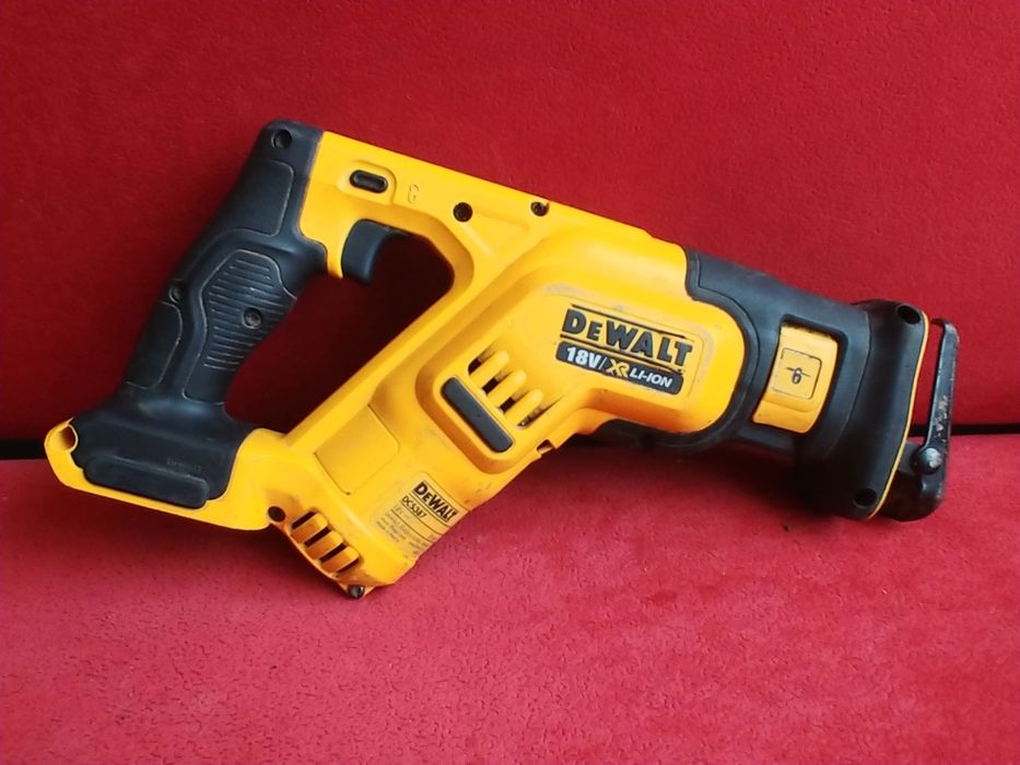 Piła szablasta lisica dewalt dcs387