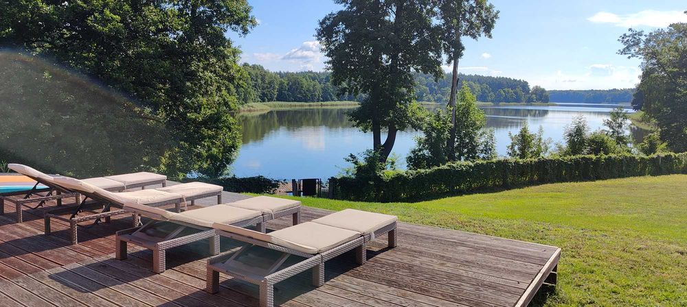 domek nad jeziorem z jaccuzi