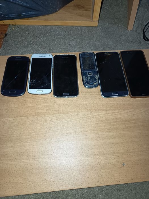 Telefony różne kilka sztuk