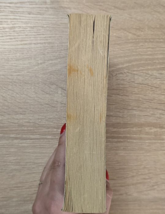 Продам книгу "Gone Girl" Gillian Flynn