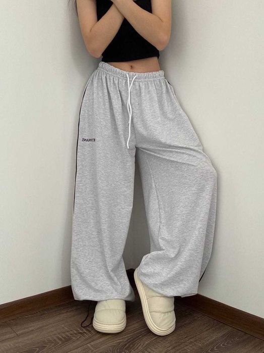 Жіночі весняні штани супер оверсайз широкі вільні с затяжками знизу