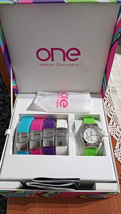 Relógio One com braceletes