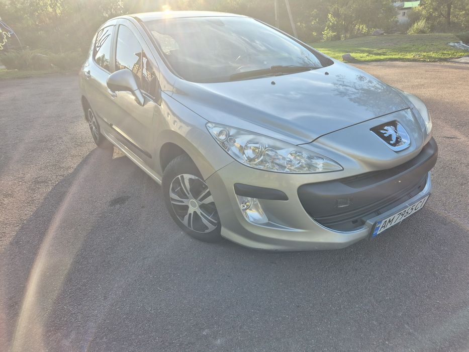 Автомобіль Peugeot 308 / 2010 року / дизель 1.6
