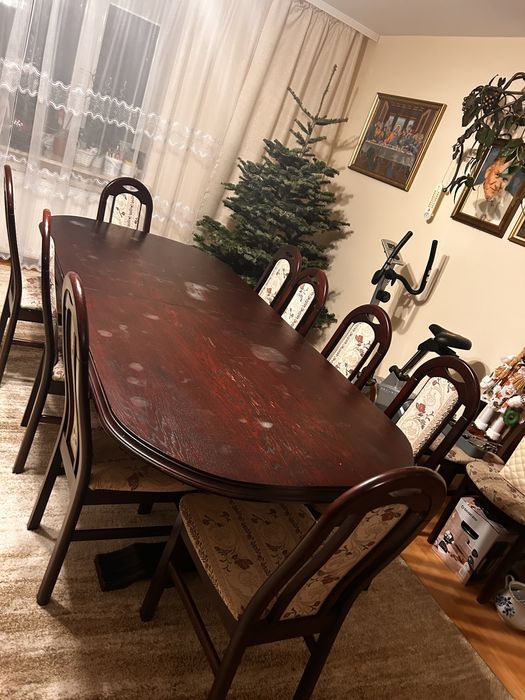 Stół rozkladany z krzesłami