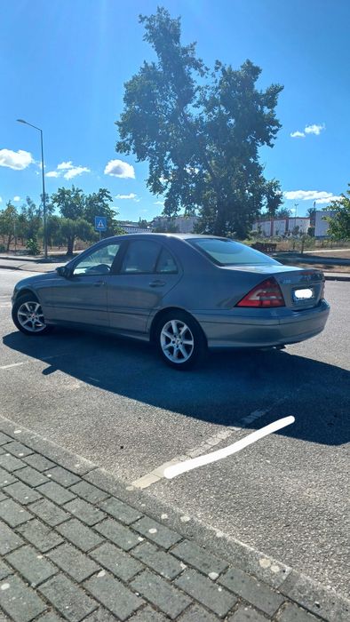 Mercedes-Benz C 200 — fotografia 4