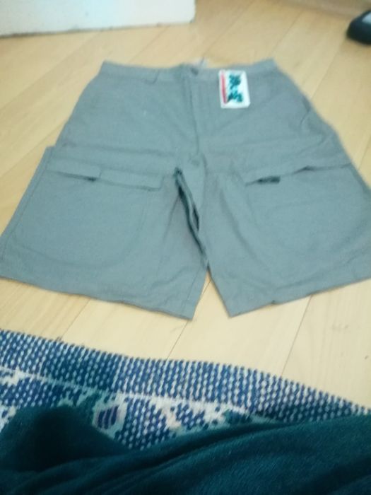 Calção gotcha, novo com etiqueta, bolsos de lado e atrás figueira