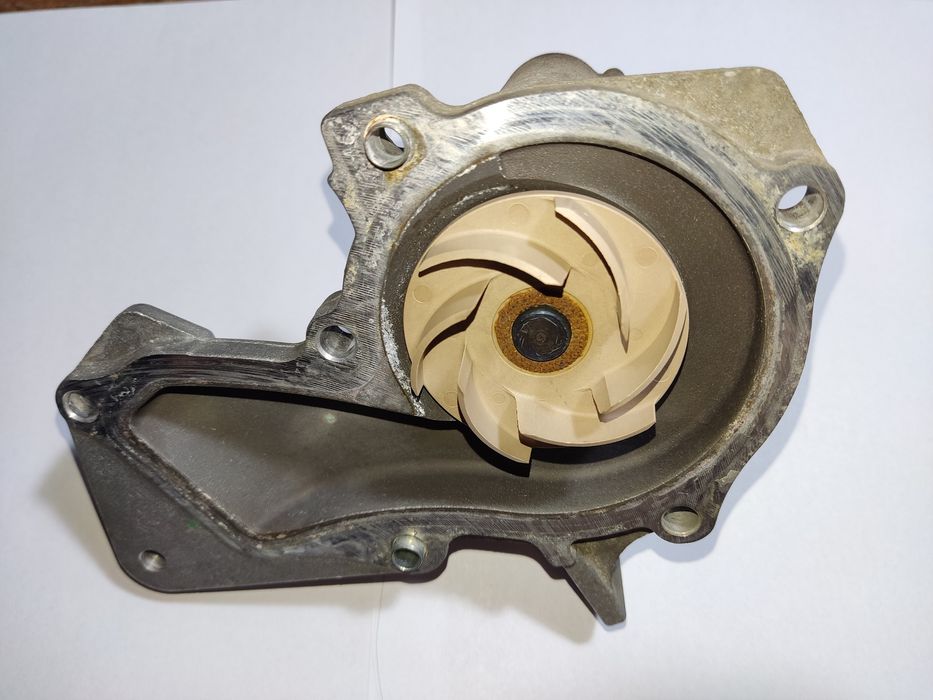 Помпа оригинал (б/у) Ford Fusion 2001-2012 1.4