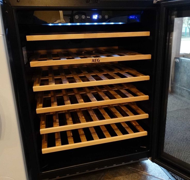 Chłodziarka do wina, winiarka AEG SWB66001DG, nowa 6 m-cy gwarancji