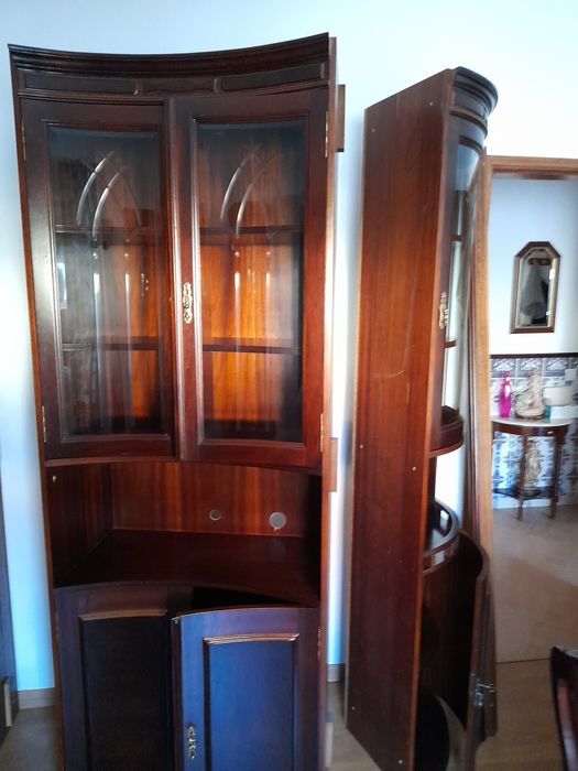 Móvel  de Sala Jantar/Bar em Raiz de Nogueira -Elegância e Qualidade