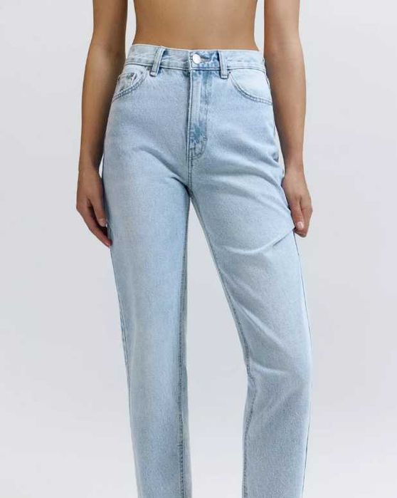 Голубые джинсы mom pull&bear 36 s
