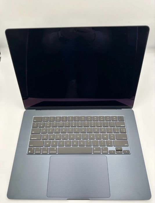 MacBook Air 15” (2025) – M4 – 16GB RAM – 256GB SSD – Midnight – Open Box - ISO