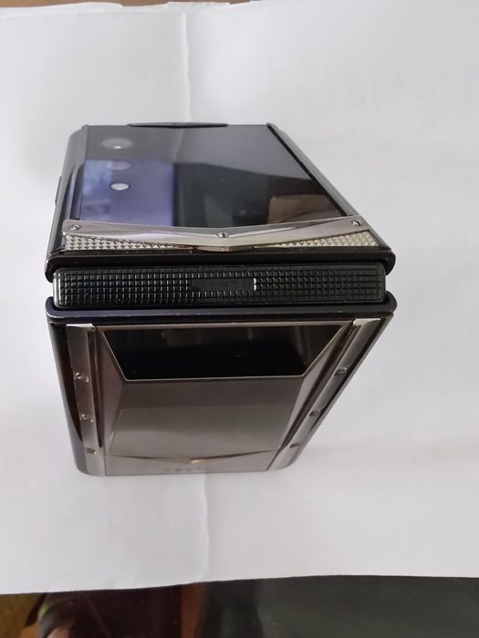 VERTU Quantum Flip