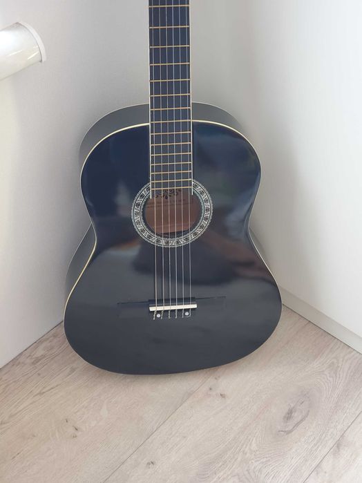 классическая новая гитара черная