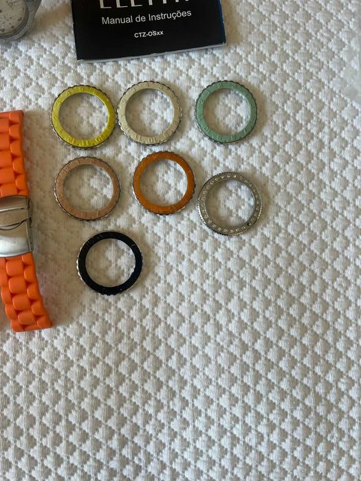 Relógio Electa em excelente estado,com várias braceletes e acessórios.