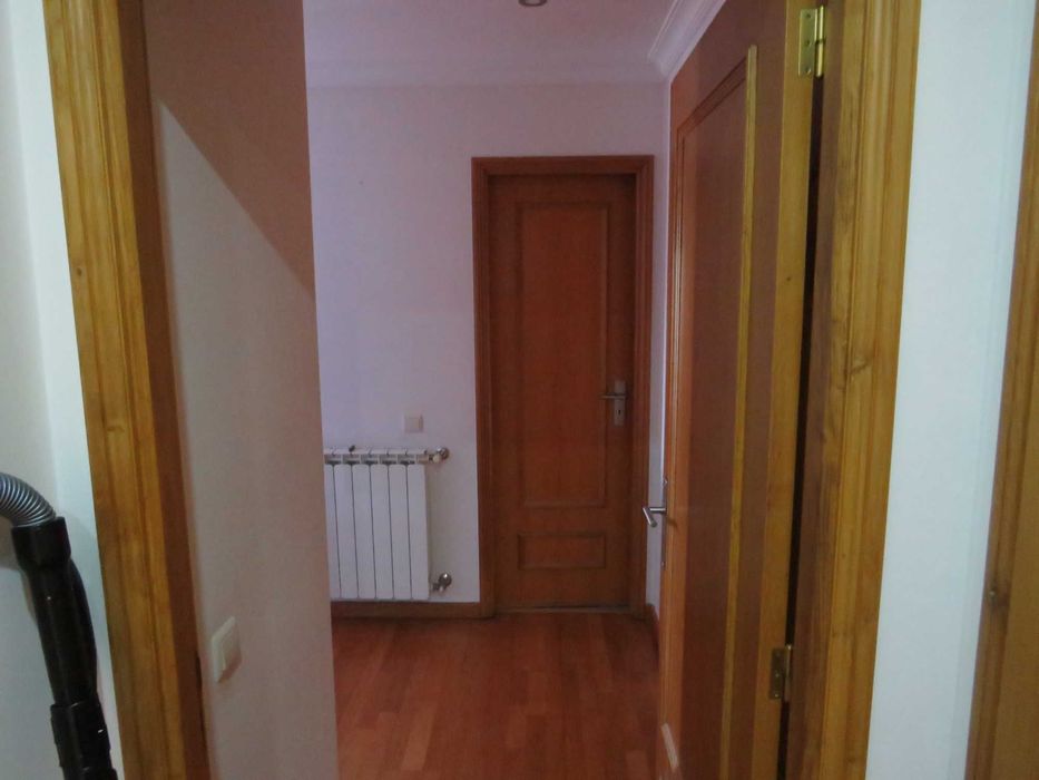 Apartamento T3 em excelente estado, localizado em Valbom !