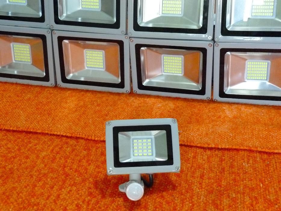 Projetor led 20w - com sensor de movimento (novos)