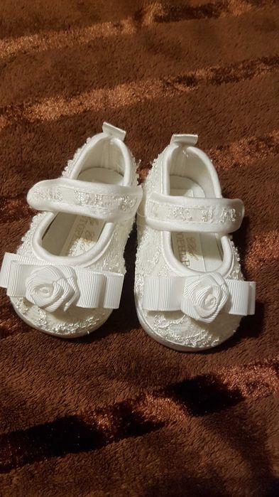 Buciki na chrzest dla dziewczynki