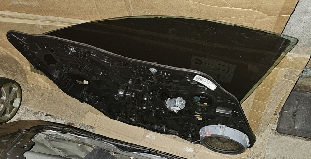 Дзеркало ліве Kia Niro 2  22-25 р.в.  колір KLG ручка проводка вікно