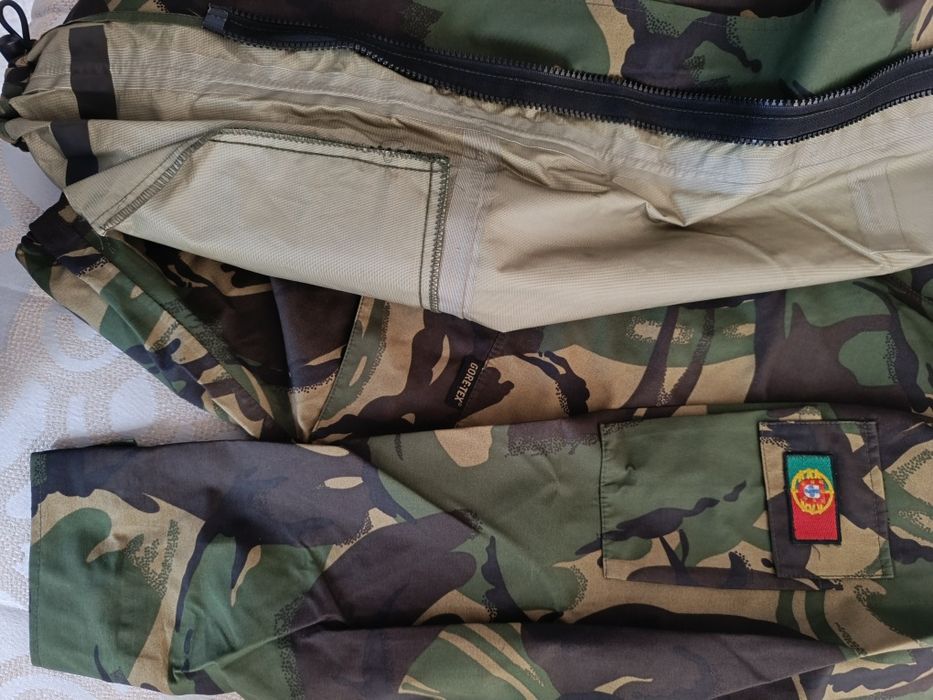 Casaco impermeável camuflado