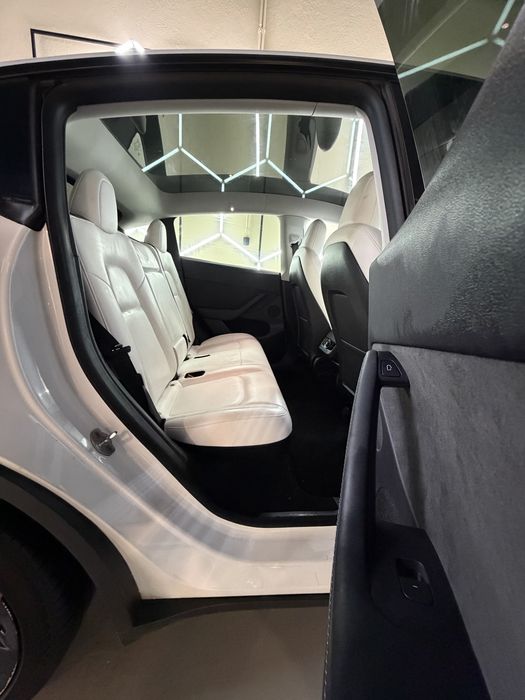 Tesla Model Y Long Range Dual motor