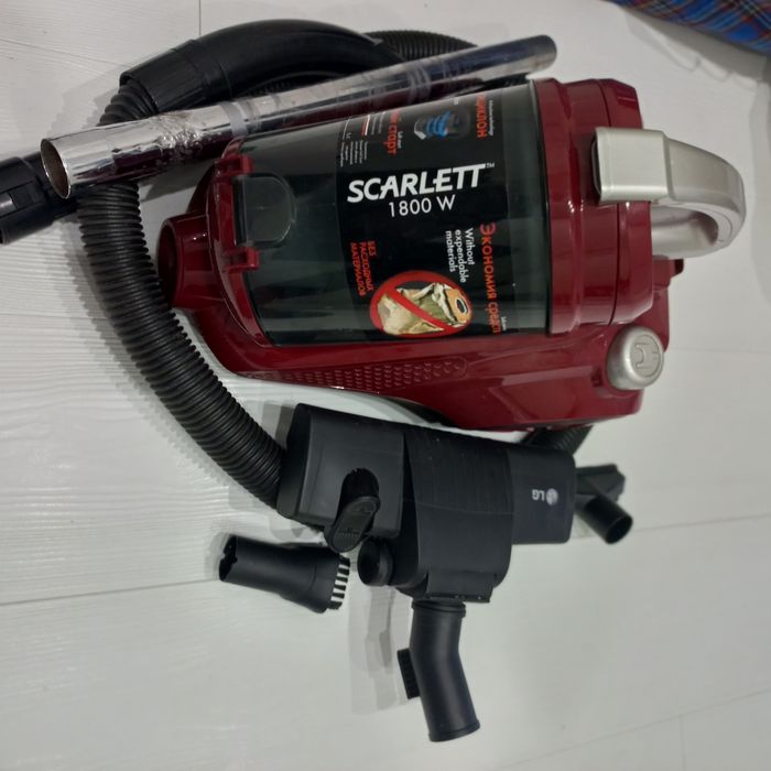 2 пилососи: SCARLETT  SC-288,,та Electrolux 1700w,