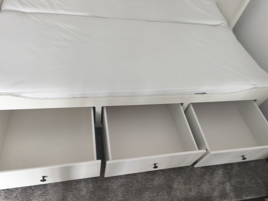 Brimnes (modelo IKEA)