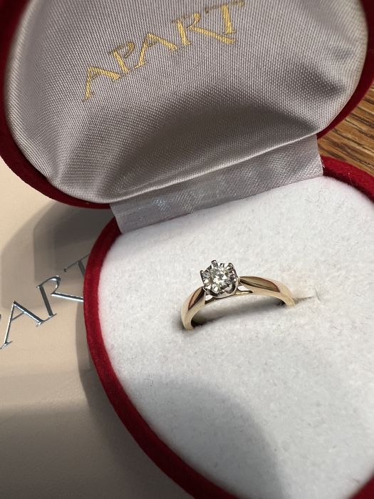 Złoty pierścionek z diamentem  APART wzór 109.461 rozm.9