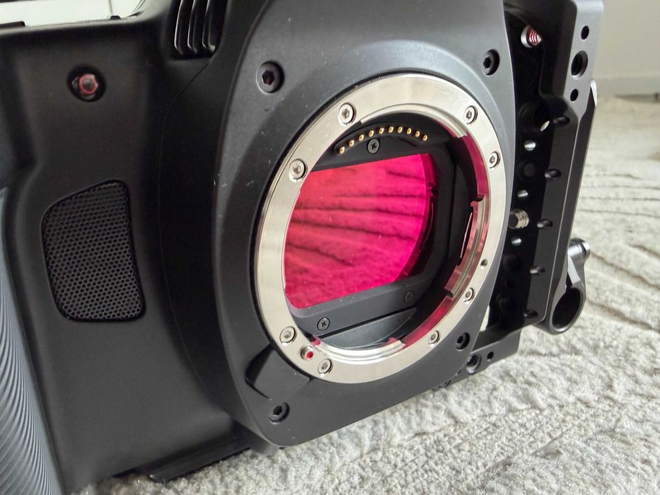 Blackmagic Cinema Camera 6K Full Frame | Cage + 3 Baterias Sensor PYXIS