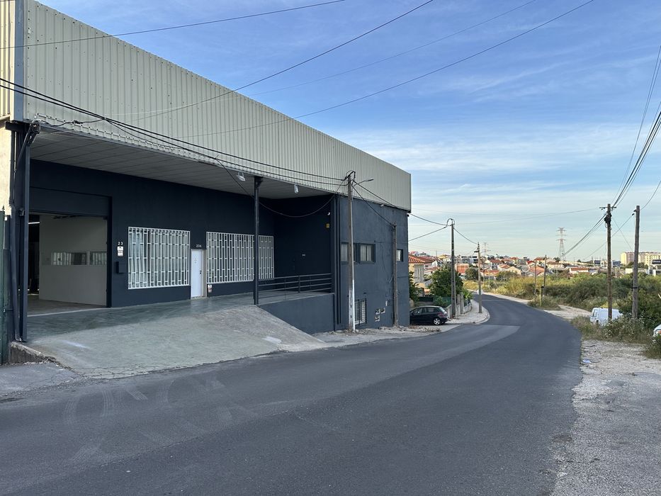Armazém arrendamento - 2 pisos - 600 metros