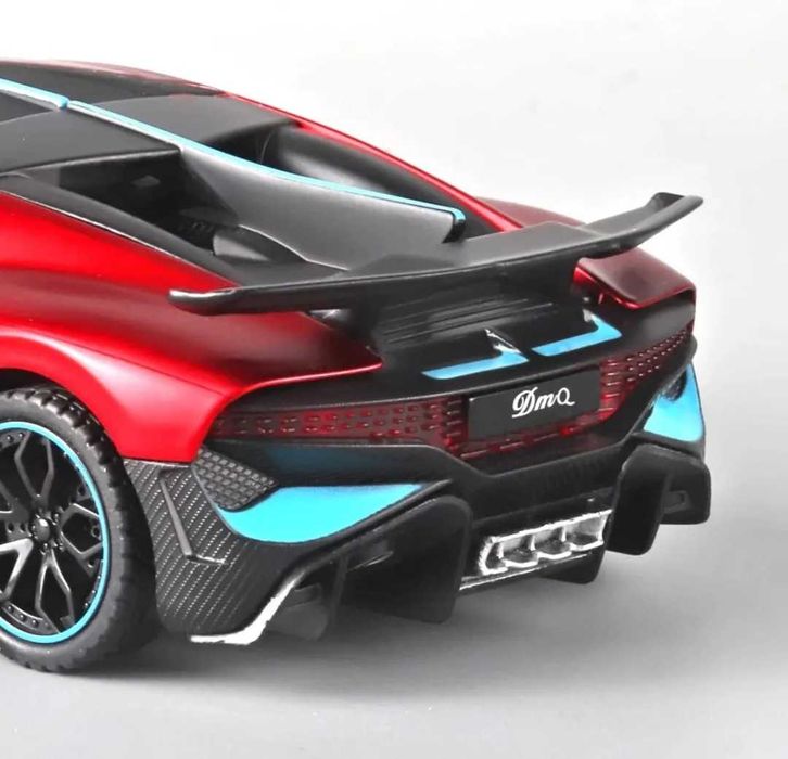 Модель Bugatti преміум класу 1:32 з сплаву