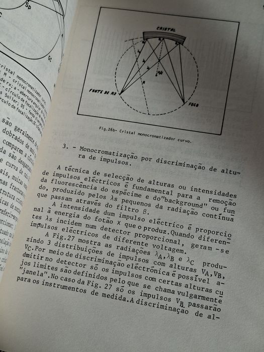 Livro antigo Eng Mecânica da Universidade de Aveiro