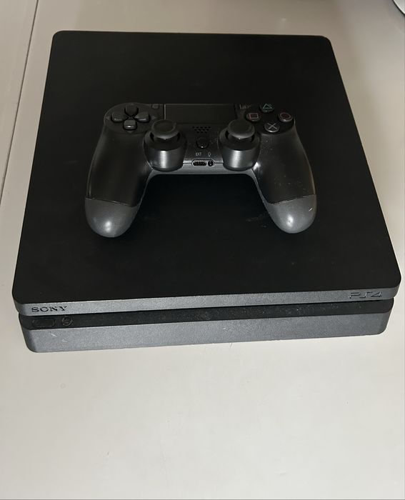 Playstation 4 Slim 500GB + Pad