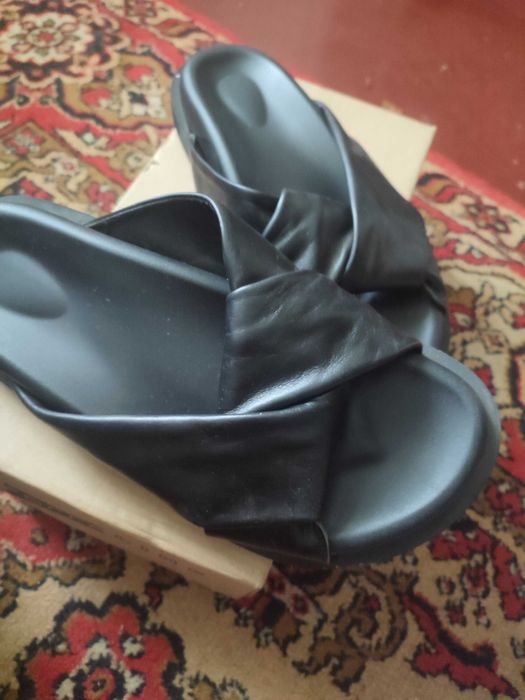 Шкіряні шльопанці тапки скандалі босоніжки