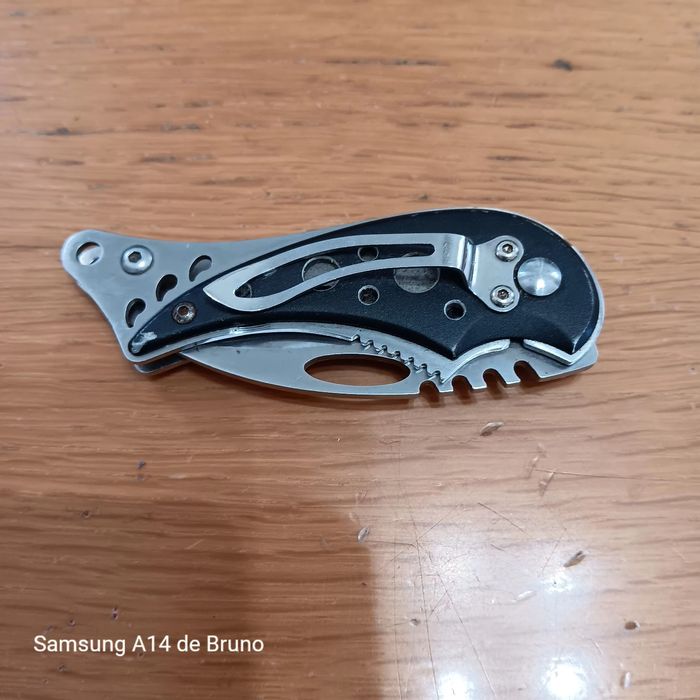 Canivete curvo compacto