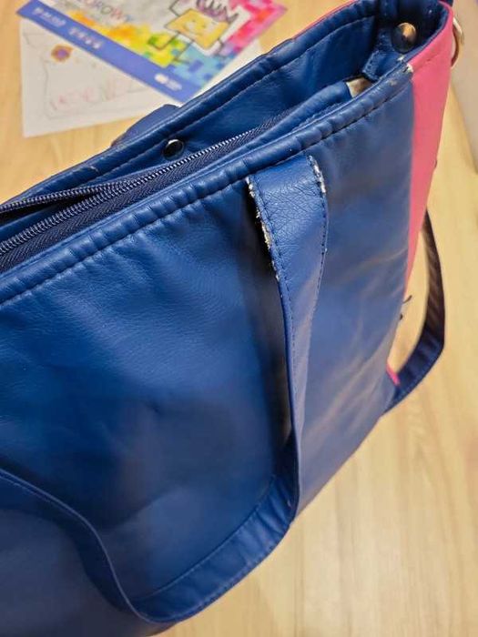 Torebka Mana Mana mieści A4