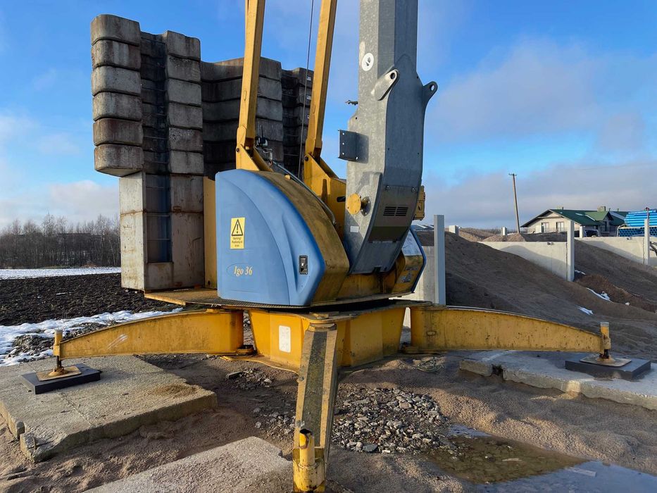 Żuraw , dźwig budowlany Potain IGO 38