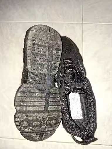 Obuwie wzmacniane czarne wygodne lekkie