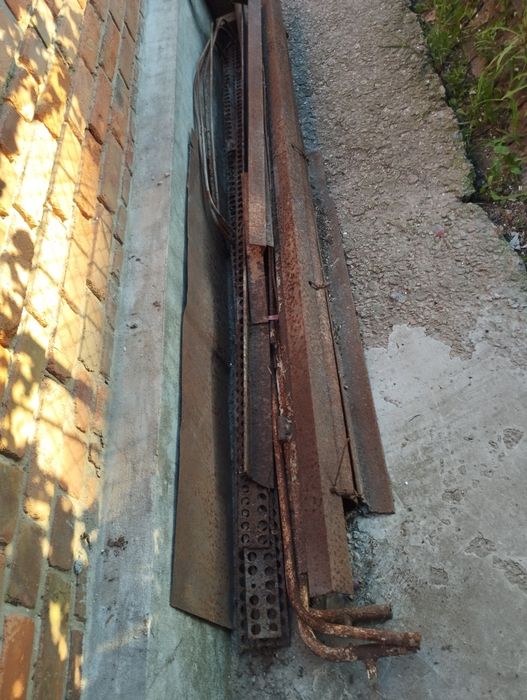 Уголоки,  решетки металлические поддоны