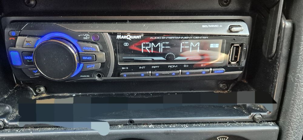 Radiomagnetofon samochodowy z pilotem