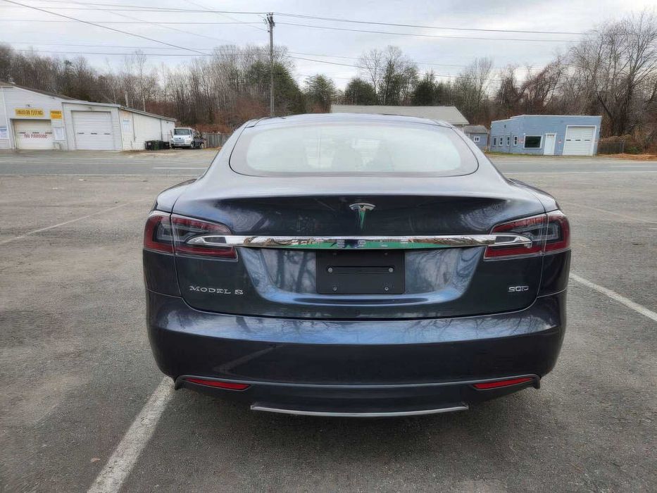 Tesla Model S      2016