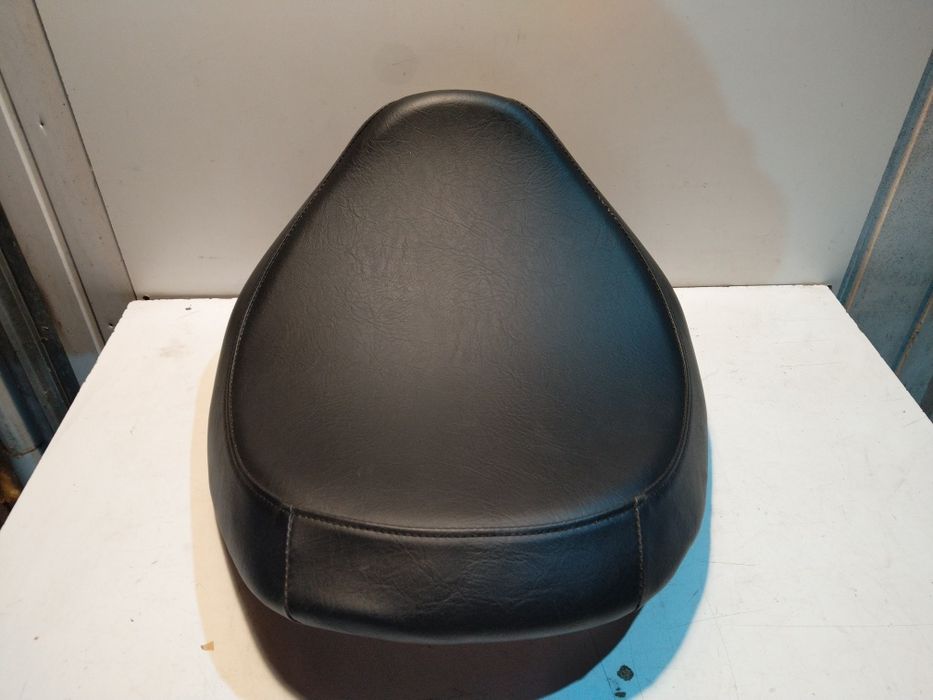 Suzuki vzr 1800 siedzenie kanapa