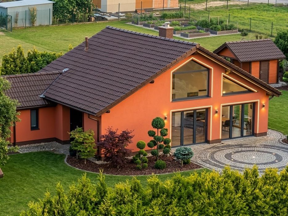Budynek gospodarczo- garażowy. Działka 615 m.kw
