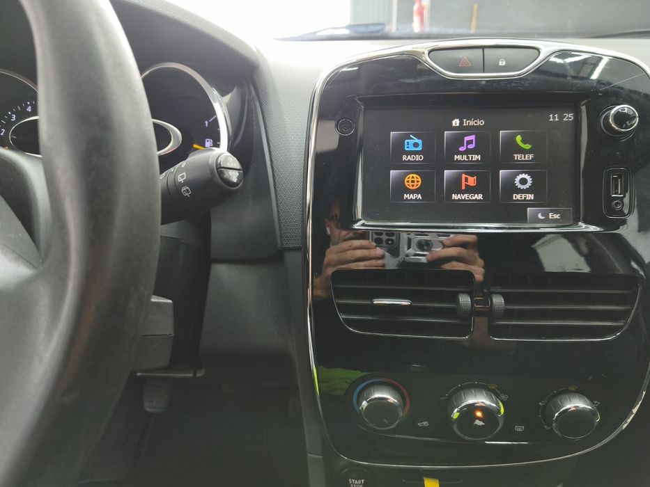 Renault Clio 1.5 dCi 90cv (2014) – Garantia 18 Meses / GPS / Excelente Estado