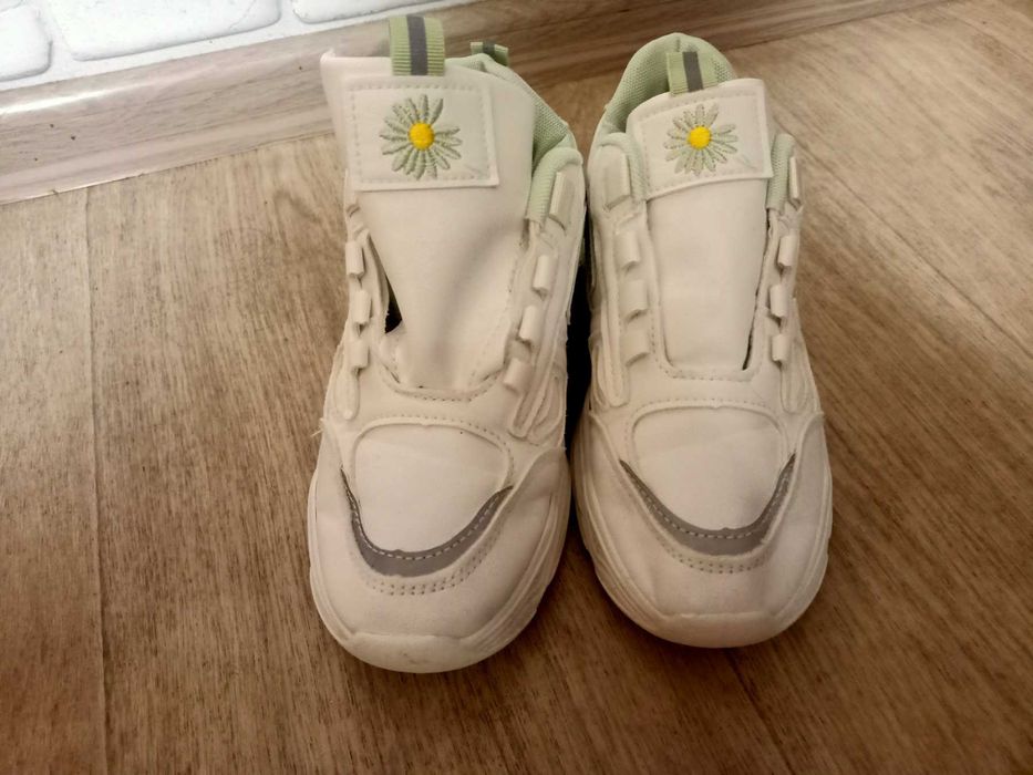 Кросівки на дівчинку