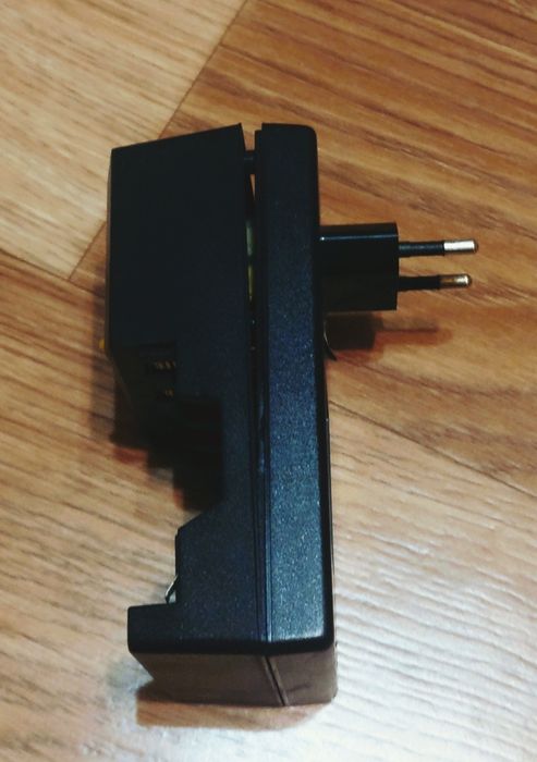 Зарядний пристрій