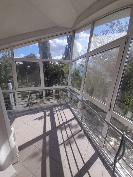 Офіс в оренду в центрі в парку, 3й поверх 33кв.м